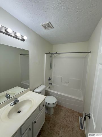 18035 Josephine Street, Omaha, NE 68136