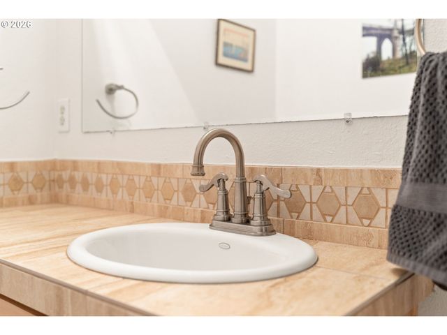 3926 CARMAN Dr, Lake Oswego, OR 97035