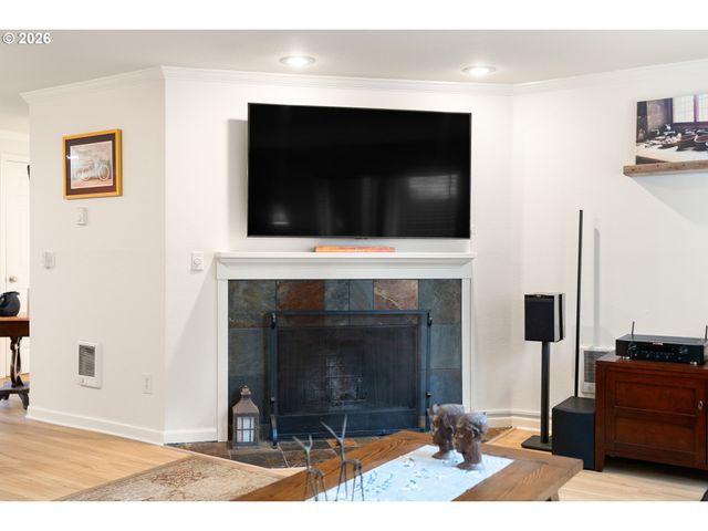 3926 CARMAN Dr, Lake Oswego, OR 97035