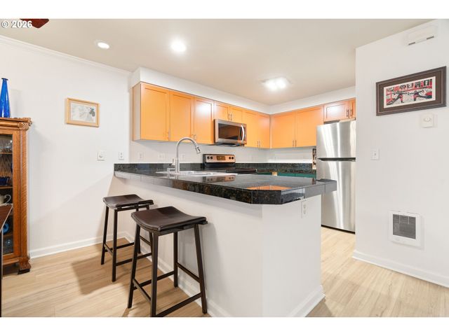 3926 CARMAN Dr, Lake Oswego, OR 97035