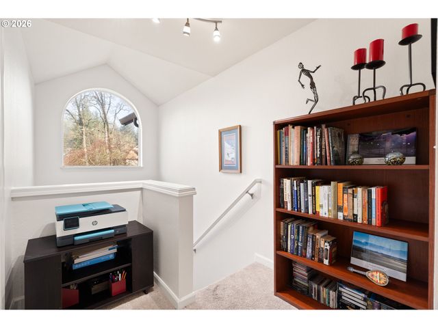 3926 CARMAN Dr, Lake Oswego, OR 97035