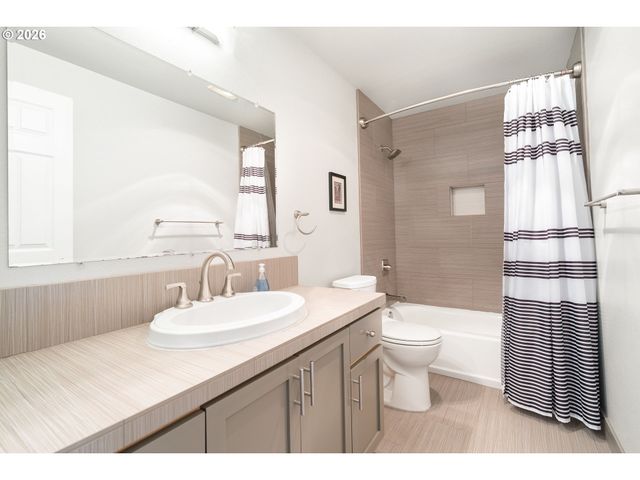 3926 CARMAN Dr, Lake Oswego, OR 97035