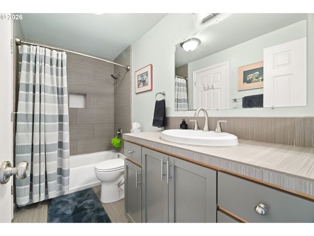 3926 CARMAN Dr, Lake Oswego, OR 97035