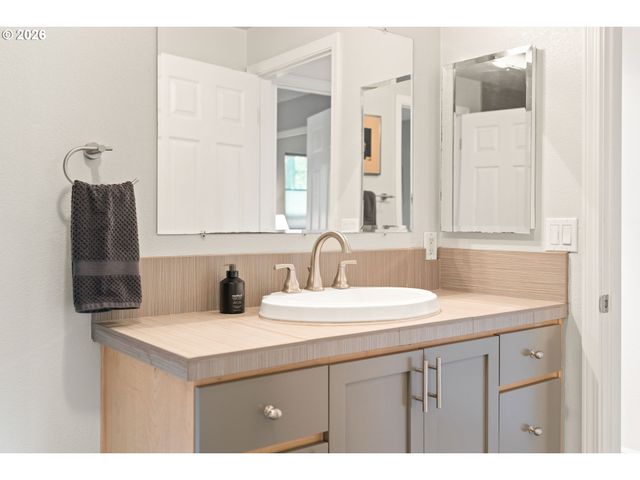 3926 CARMAN Dr, Lake Oswego, OR 97035