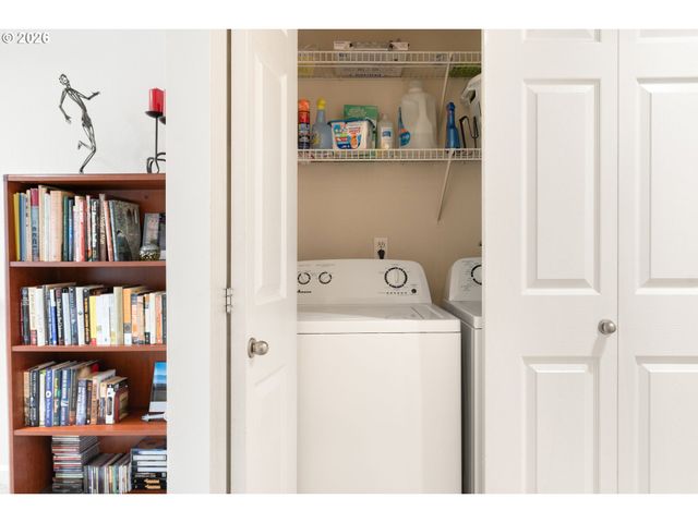 3926 CARMAN Dr, Lake Oswego, OR 97035