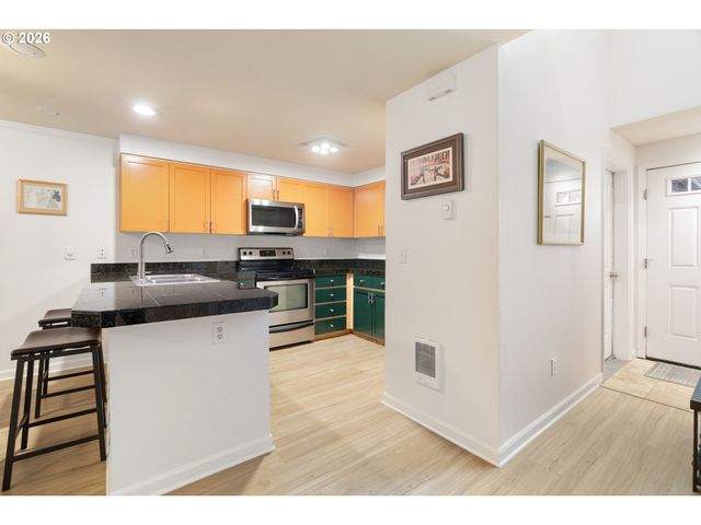 3926 CARMAN Dr, Lake Oswego, OR 97035