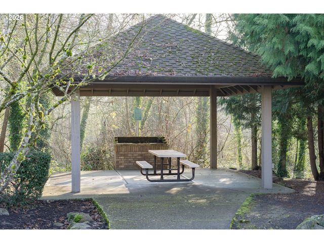 3926 CARMAN Dr, Lake Oswego, OR 97035
