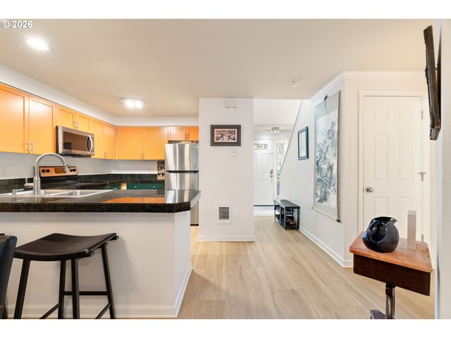 3926 CARMAN Dr, Lake Oswego, OR 97035