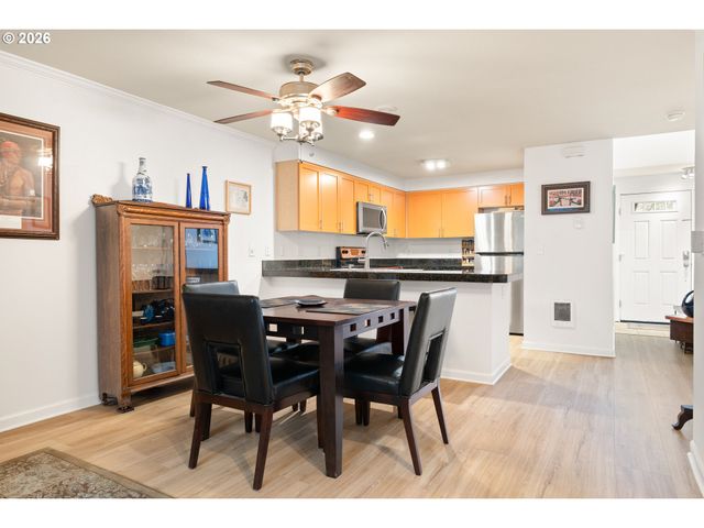 3926 CARMAN Dr, Lake Oswego, OR 97035