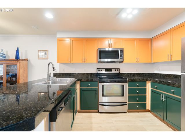 3926 CARMAN Dr, Lake Oswego, OR 97035