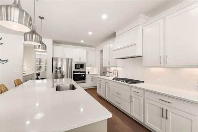 8290 Creekside Overlook Drive, Gainesville, GA 30506