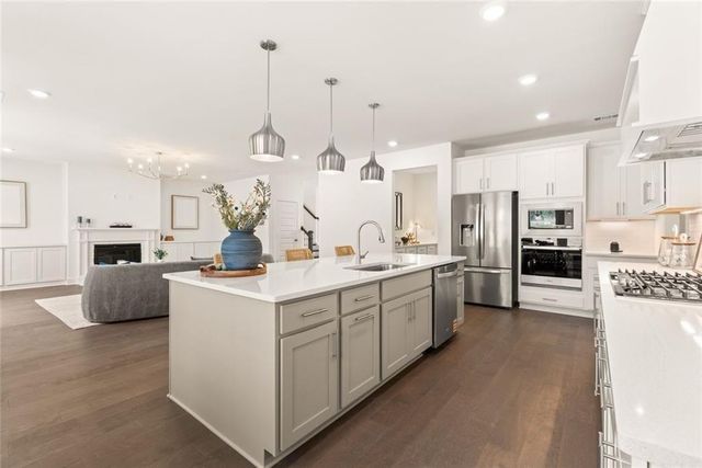 8290 Creekside Overlook Drive, Gainesville, GA 30506