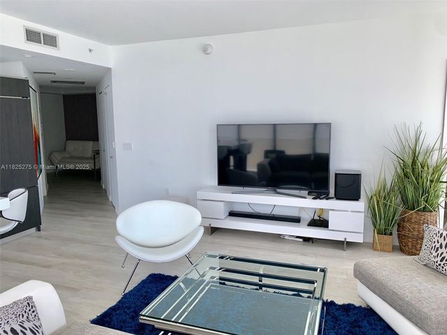 55 SW 9th St 2706, Miami, FL 33130