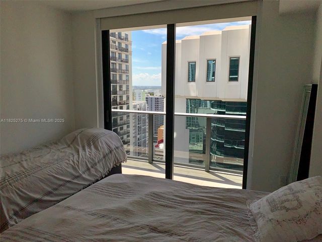 55 SW 9th St 2706, Miami, FL 33130