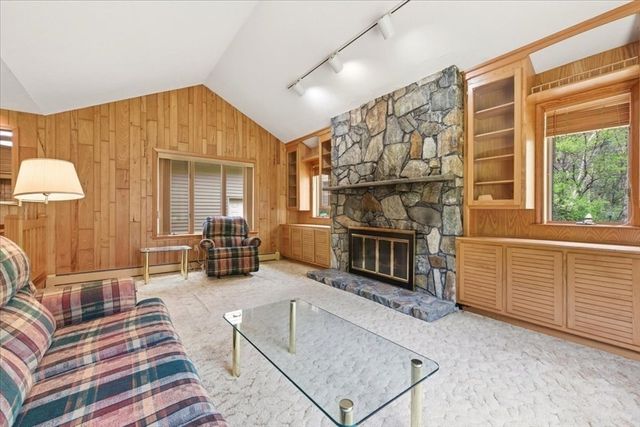 6 Hoover Rd, Norfolk, MA 02056