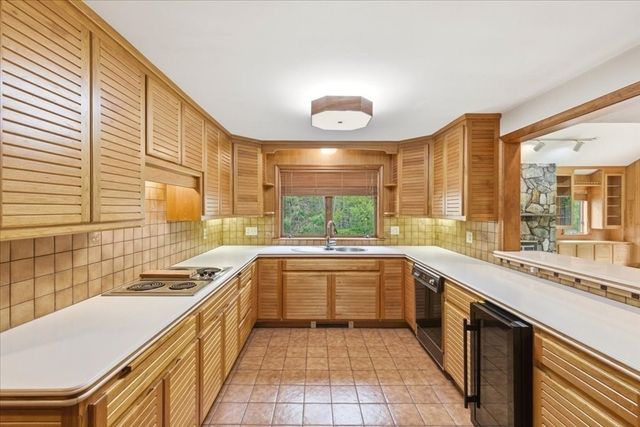 6 Hoover Rd, Norfolk, MA 02056