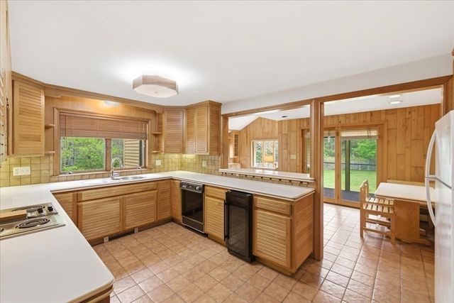 6 Hoover Rd, Norfolk, MA 02056