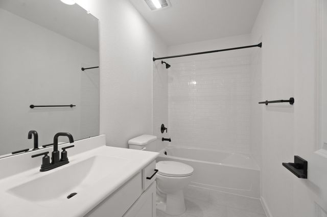 217 Dunovant Drive, Sealy, TX 77474