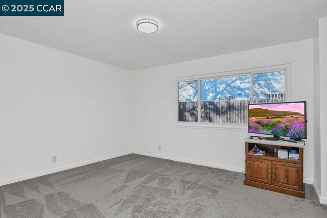 316 Meadows Dr, Vallejo, CA 94589