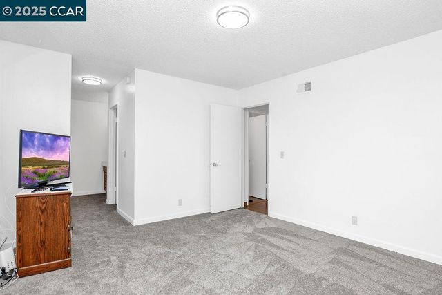 316 Meadows Dr, Vallejo, CA 94589