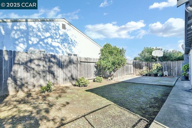 316 Meadows Dr, Vallejo, CA 94589