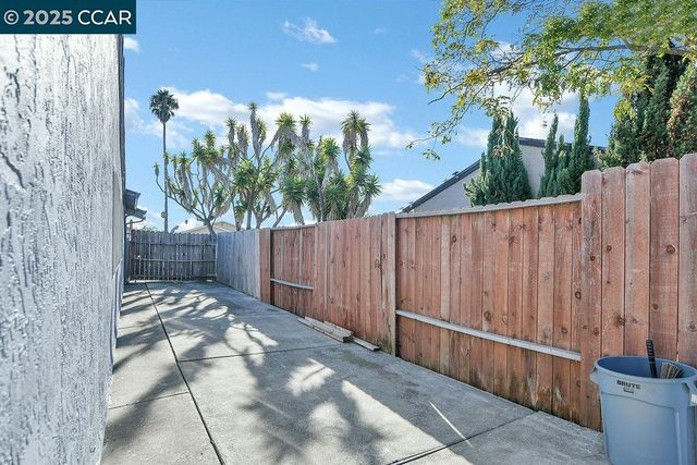 316 Meadows Dr, Vallejo, CA 94589