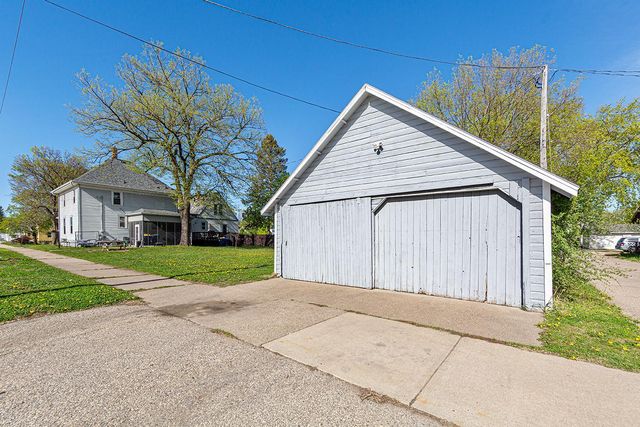 727 2nd Street NW, Faribault, MN 55021
