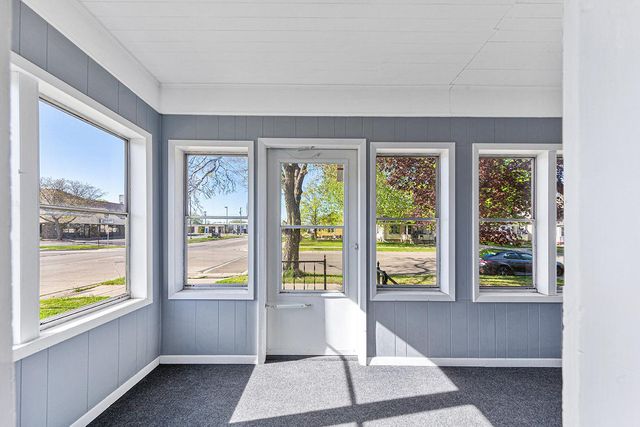 727 2nd Street NW, Faribault, MN 55021