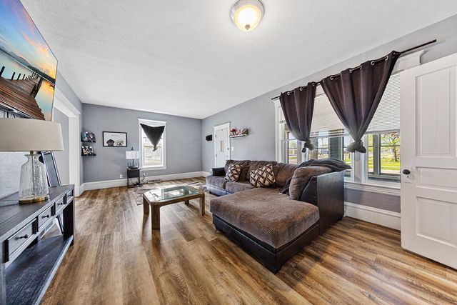 727 2nd Street NW, Faribault, MN 55021
