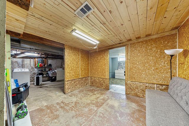 727 2nd Street NW, Faribault, MN 55021