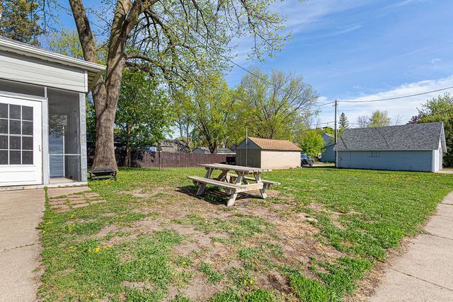 727 2nd Street NW, Faribault, MN 55021