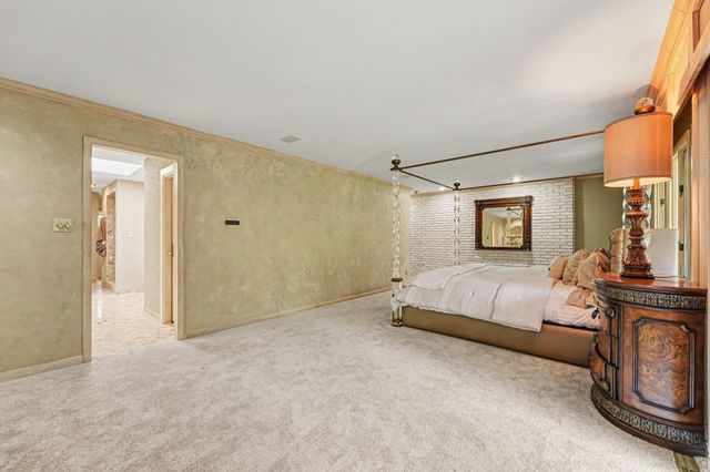 909 W 126th Avenue, Crown Point, IN 46307