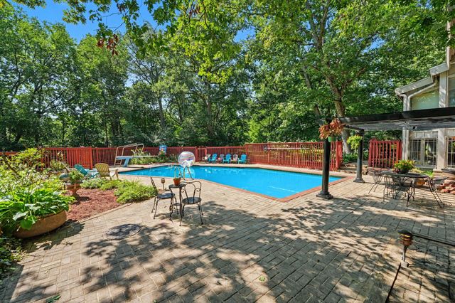 909 W 126th Avenue, Crown Point, IN 46307