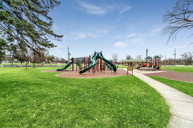 909 W 126th Avenue, Crown Point, IN 46307