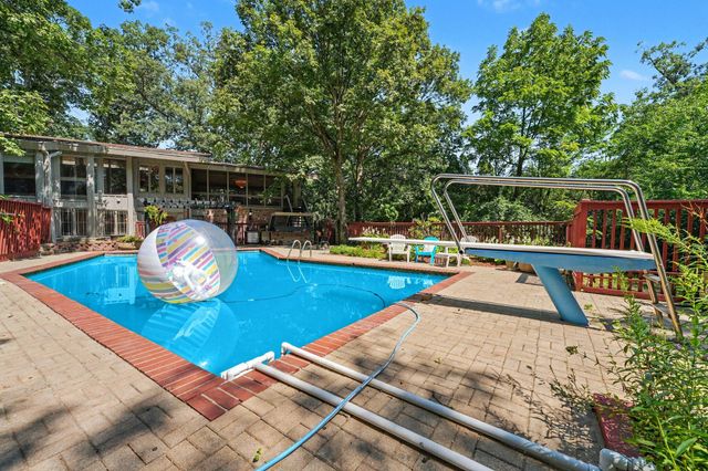 909 W 126th Avenue, Crown Point, IN 46307