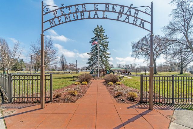 909 W 126th Avenue, Crown Point, IN 46307