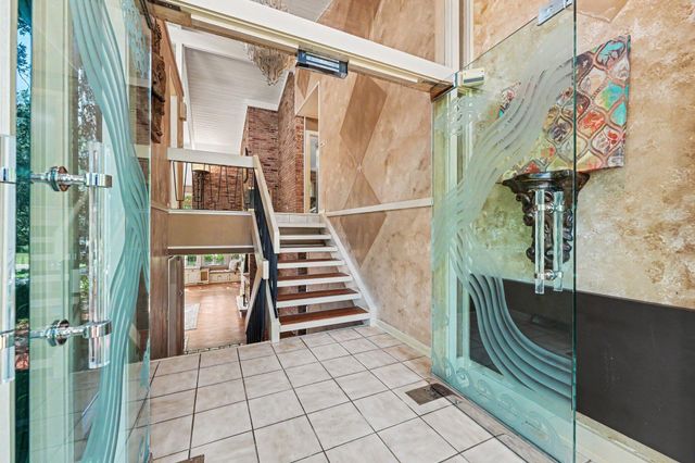 909 W 126th Avenue, Crown Point, IN 46307