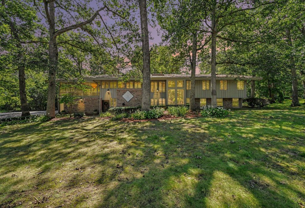 909 W 126th Avenue, Crown Point, IN 46307