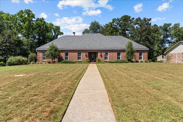 2605 Thorndale Place, Dothan, AL 36303