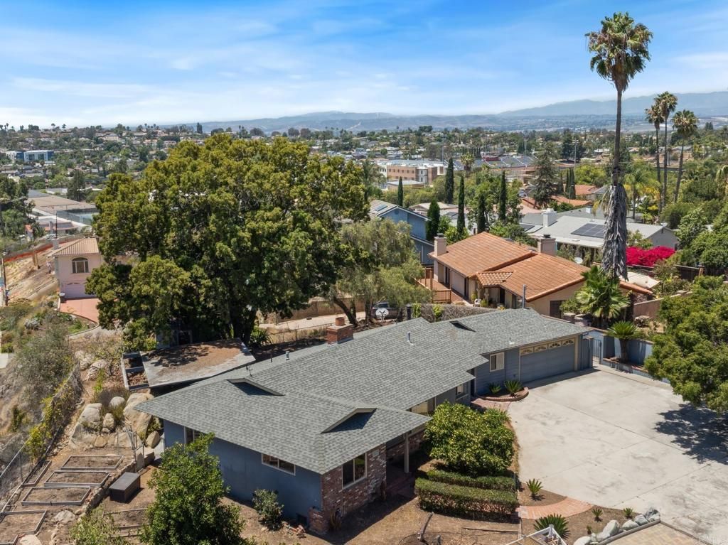 673 Monterey Lane, Vista, CA 92084