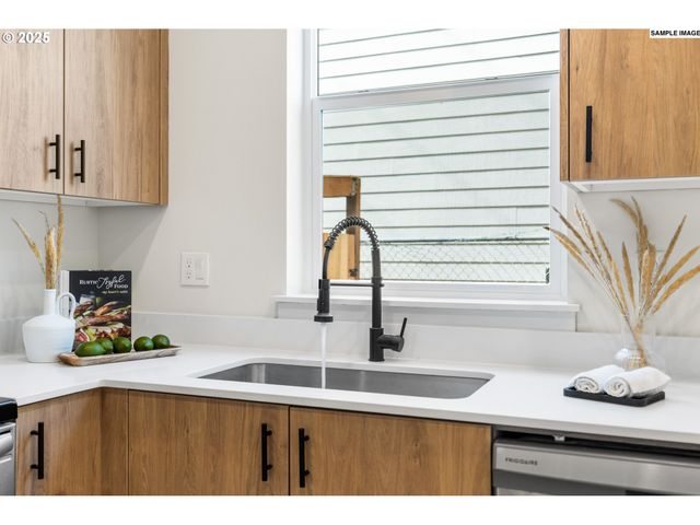 5855 Ne Prescott St, Portland, OR 97218