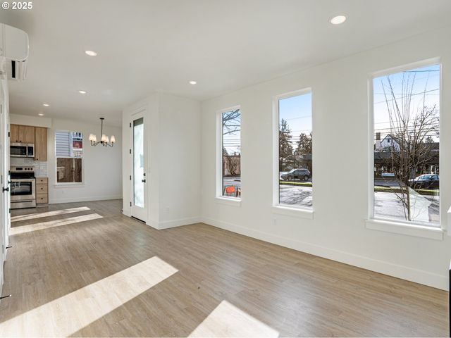 5855 Ne Prescott St, Portland, OR 97218