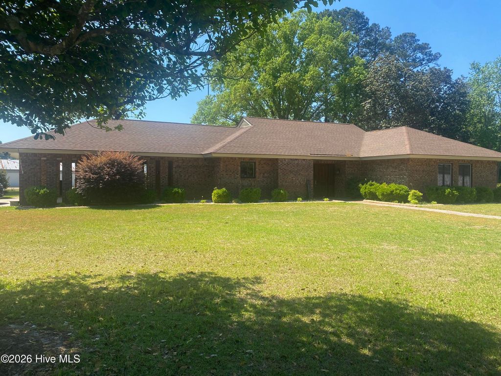 616 E Murphy Street, Wallace, NC 28466