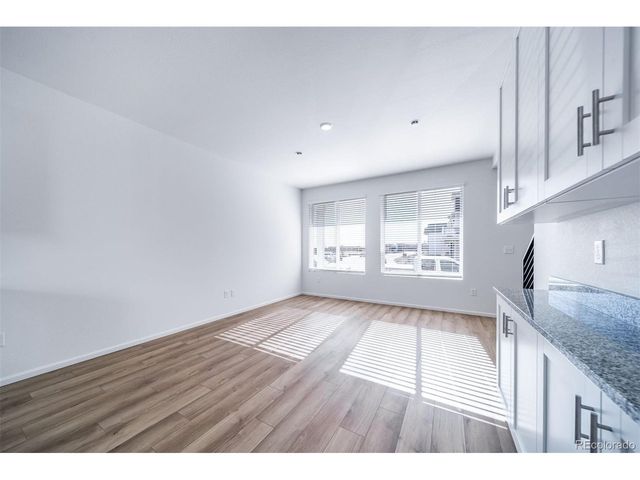 46601 Sunflower Ln, Bennett, CO 80102