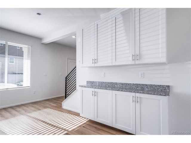 46601 Sunflower Ln, Bennett, CO 80102