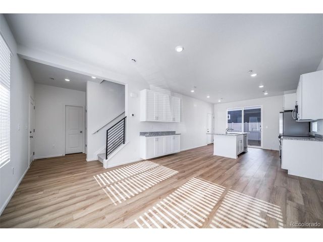 46601 Sunflower Ln, Bennett, CO 80102