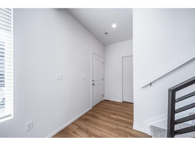 46601 Sunflower Ln, Bennett, CO 80102