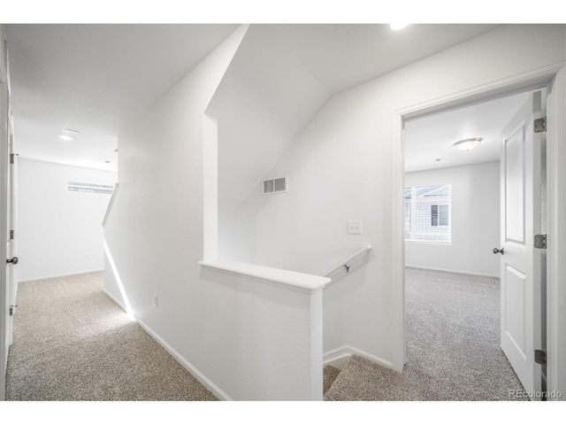 46601 Sunflower Ln, Bennett, CO 80102