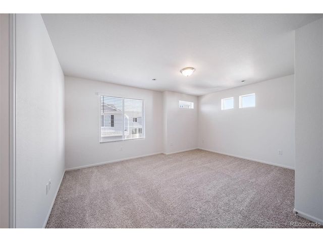 46601 Sunflower Ln, Bennett, CO 80102