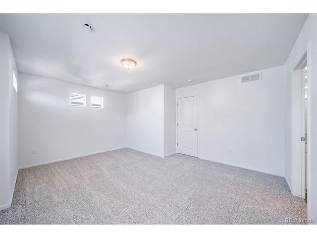 46601 Sunflower Ln, Bennett, CO 80102